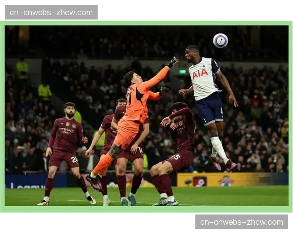 争议瞬间：狼队投诉曼城球员禁区内手球，VAR介入后未判点球