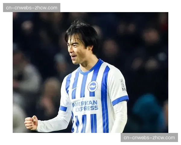 点球被扑后，布莱顿前锋三笘薰跪地久久不起