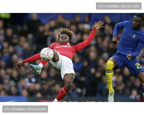 诺丁汉森林训练课重点演练4-4-2防守阵型，应对利物浦